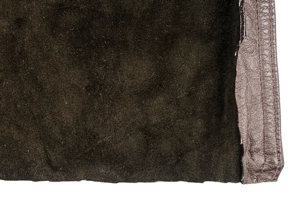 Stukje Rommelig Bruin Leer Geïsoleerd Witte Achtergrond Gekromde Materiaaltextuur Achterzijde — Stockfoto