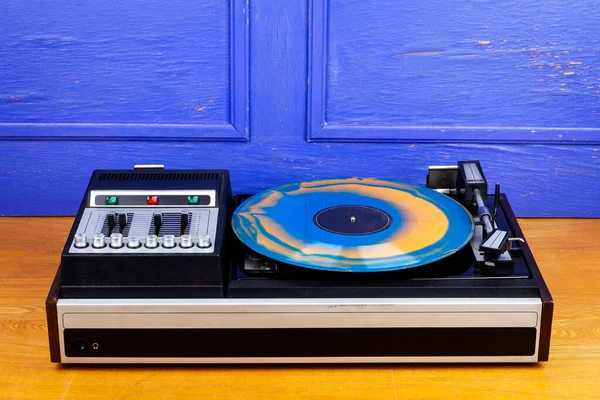 Vintage Turntable Vinyl Record Player Blue Orange Vinyl Table —  Fotos de Stock