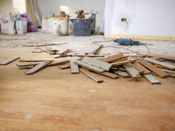 Suelo Parquet Madera Pegado Losa Retirado Con Martillo Eléctrico Apartamento — Foto de Stock