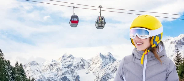 Petite Fille Souriante Sur Piste Ski Haute Altitude Dans Les — Photo