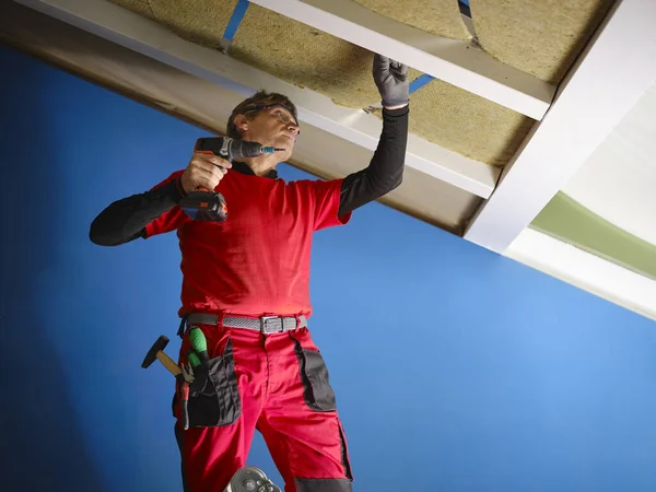 Lana Roca Aplicada Ático Madera Renovación Para Ahorrar Energía Artesano — Foto de Stock