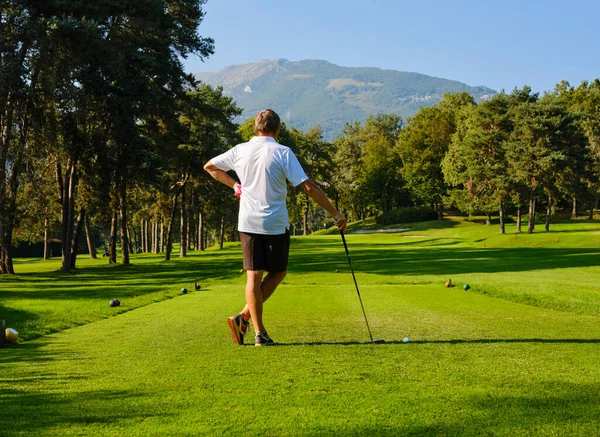 Golfer Auf Einem Golfplatz Startklar Golfer Mit Golfschläger Beim Abschlag — Stockfoto