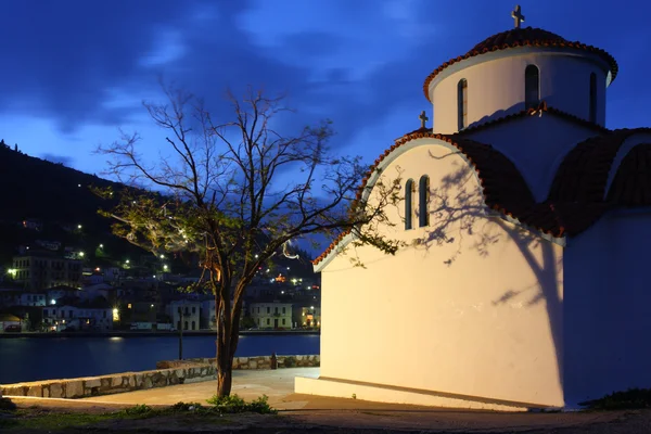 Erős szél, a kis fa és egy kis hit-a gytheio. — Stock Fotó