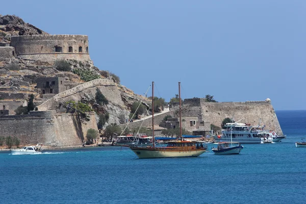 Blick auf die venezianischen Befestigungsanlagen in Spinalonga, Beton, Griechenland — Stockfoto