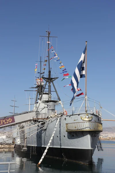 Zadní pohled na bitevní loď averoff ii, faliro, Řecko — Stock fotografie