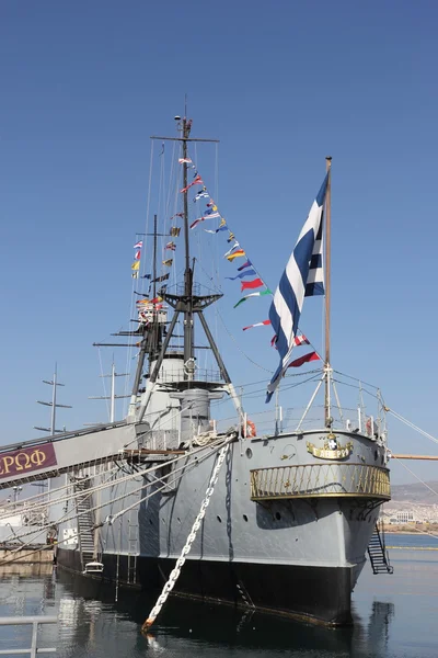 ギリシャ、ファリロ戦艦 averoff ii の背面図 — ストック写真