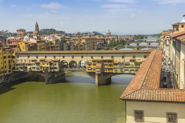 Nehir üzerinde köprüler arno, Floransa, İtalya — Stok fotoğraf