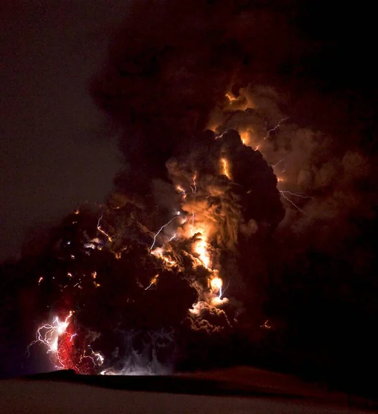 Volkanik Şimşek 2010 Eyjafjallajokull Volkanik Patlamaları Sırasında Üretilen Büyük Bir — Stok fotoğraf