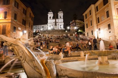 piazza di spagna çeşme ve trinita dei monti ro, gece görünümü