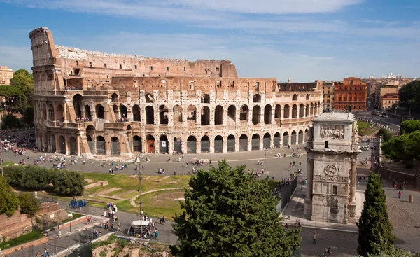 Colosseum og Constantine Arc - Roma - Italien - Stock-foto