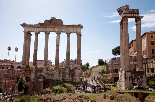 Kolommen ruïnes in foro romano - roma - Italië — Stockfoto