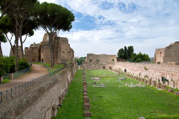 Palatino gärten am monte palatino - roma - italien — Stockfoto