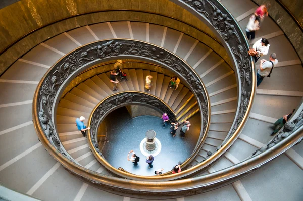 Escadaria em espiral nos museus do Vaticano - Vaticano - Itália — Fotografia de Stock