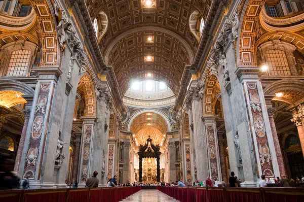 Inside St Peter Basilica shrine - Vaticano - Italy — Stock Photo, Image