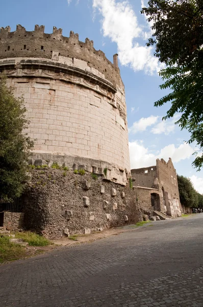 Mausoleum di cecilia metella buiten verticale weergave in roma - ital — Stockfoto