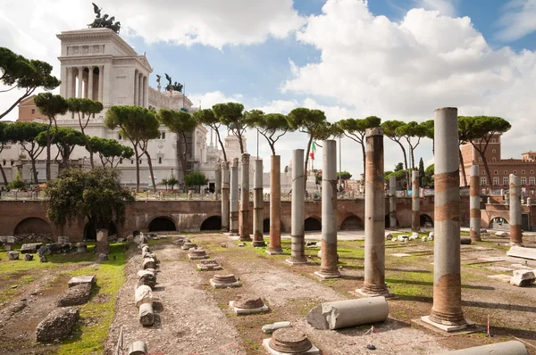 Fori Imperiali e Monumento a Vittorio Emanuele 2 em Roma - Ita — Fotografia de Stock