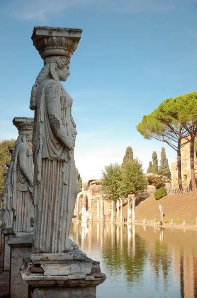 Estátua de senhora operária em canopo na Villa Adriana - Roma — Fotografia de Stock