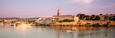 krk liman ve surlar ile sabah denizden panoramik manzaralı
