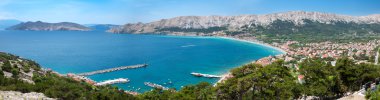 panoramik baska şehir ve bay - Hırvatistan
