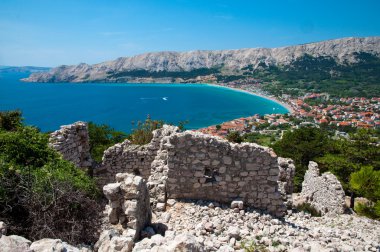Baska defne deniz ve şehir yakınındaki antik rui panoramik bir bakış açısından