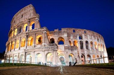 Geceleri colosseo, Roma - İtalya ön girişi