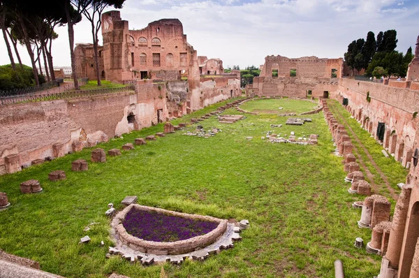 Ruinas del estadio palatino en la colina palatina de Roma — Foto de Stock