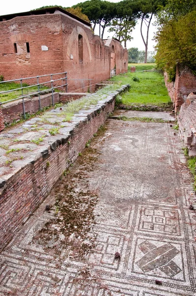 Mosaico e banhos de construção ruínas em Ostia Antica — Fotografia de Stock