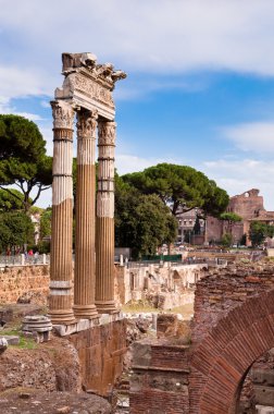 oude kolommen in fori imperiali in rome