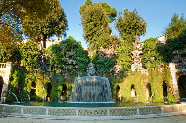 Fontana del ovato framifrån i villa d-este på tivoli — Stockfoto