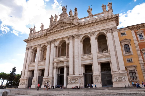 Basílica de San Giovanni al Laterano fachade frente em Roma — Fotografia de Stock