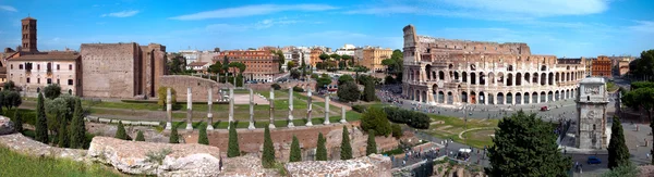 Panoramatický pohled na colosseo oblouku Konstantina a Venuše chrám r — Stock fotografie