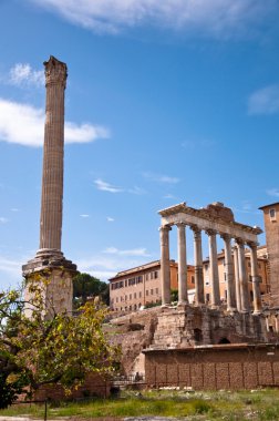 sütun ve anıt mezar kalıntıları Roma Forumu