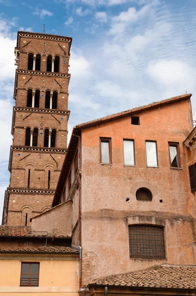 Italia - roma - foro romano - Glockenturm und basilica santa francesc — Stockfoto