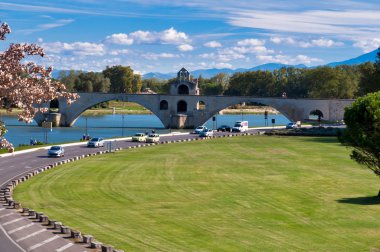 Pont du avignon ve büyük grassyard