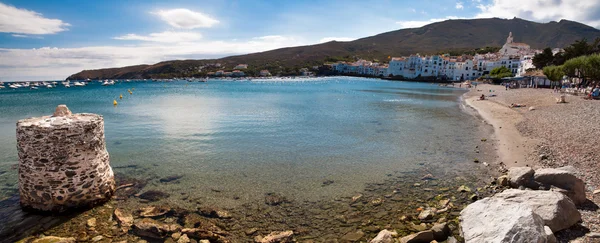 Panoramic view of Cadaques bay beach and town — Stock Photo, Image