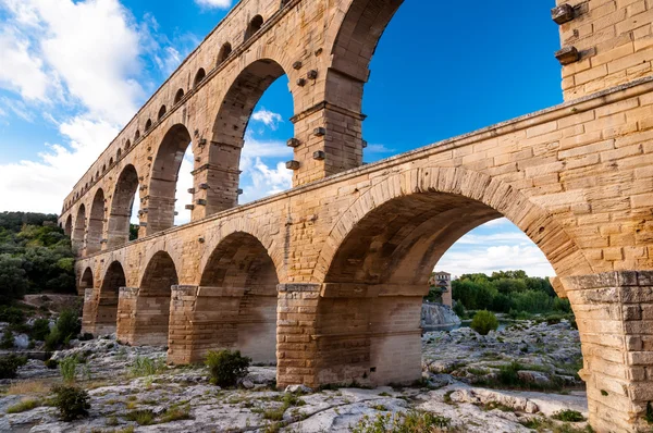 Pont du Gard vue rapprochée de l'aqueduc horizontal — Photo