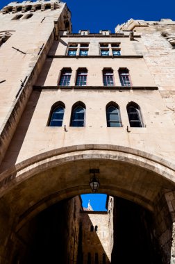 arc de Fransa'da narbonne Palais des archeveques geçiş