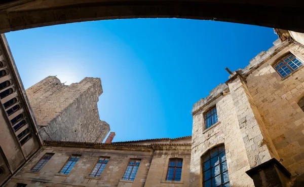 Palais des archeveques kijken omhoog het paleis in binnenplaats op na — Stockfoto