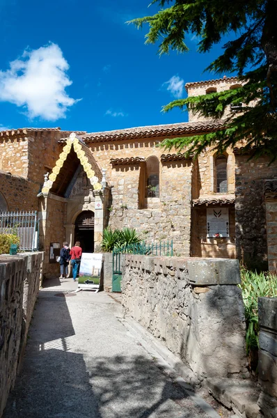 Ingången till eglise marie madeleine på rennes le chateau — Stockfoto