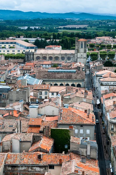 Saint-michel-székesegyház és a carcassonne új városra — Stock Fotó