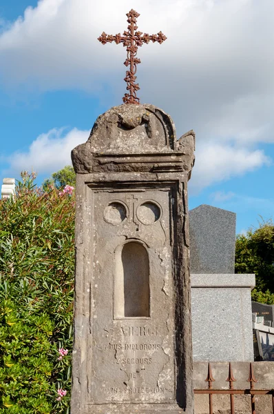 Stenen tablet op carcassone kerkhof — Stockfoto