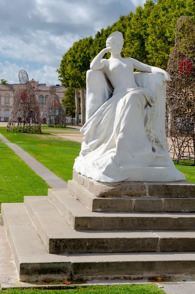 Woman statue and Place Gambetta vertical view at Carcassonne — Stock Photo, Image