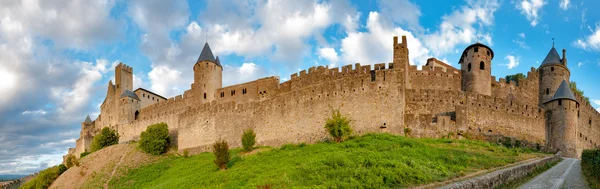 Panoramiczny widok z murów średniowiecznego miasta carcassonne, na koniec aftern — Zdjęcie stockowe
