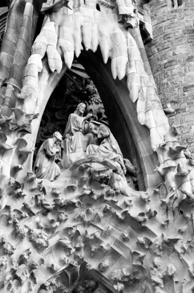 La sagrada Familia cathedral details from Nacimiento fachade at — Stock Photo, Image