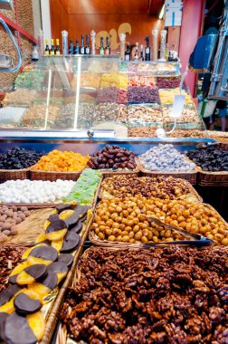 Barselona'da la boqueria market dükkanda fındık