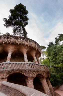 viaducto ve park guell Barcelona ağacında