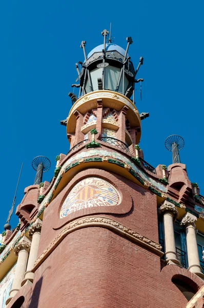 Угловая башня Палау де ла Фаска Каталана в Барселоне — стоковое фото