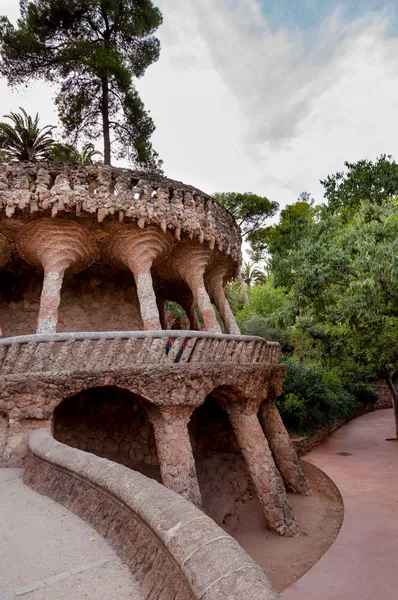 Viaducto and paths in Park Guell at Barcelona — Stock Photo, Image