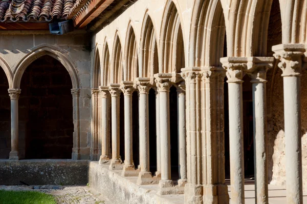 Bågar på st hilaire abbey i aude — Stockfoto