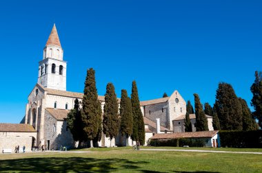 Aquileia Bazilikası ve grassyard